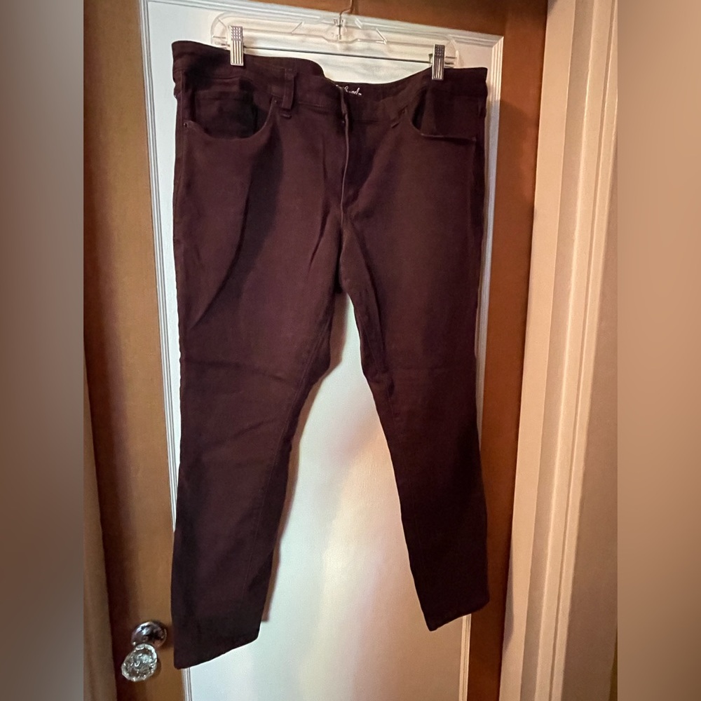 Universal Thread Mid-rise Skinny Jean in 18/34R GUC